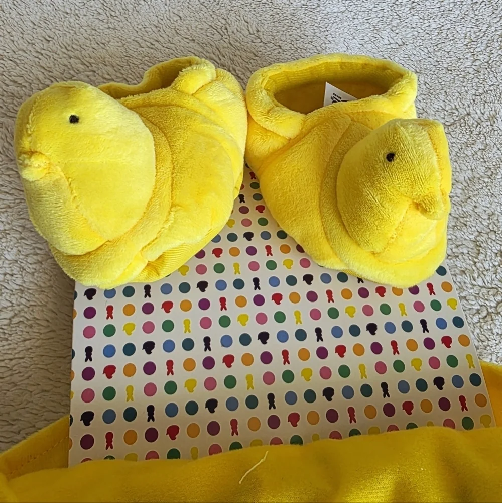 New yellow Peeps Baby boy / girl Set Includes Hat, Bib, Booties Easter Chick